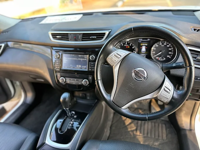 Clean vehicle interior with automatic transmission